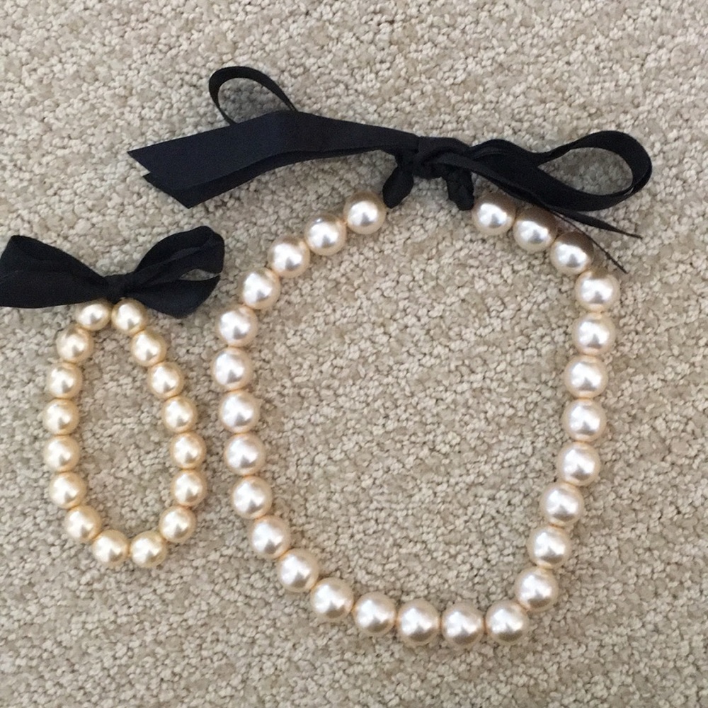 Authentic pearl necklace and bracelet set